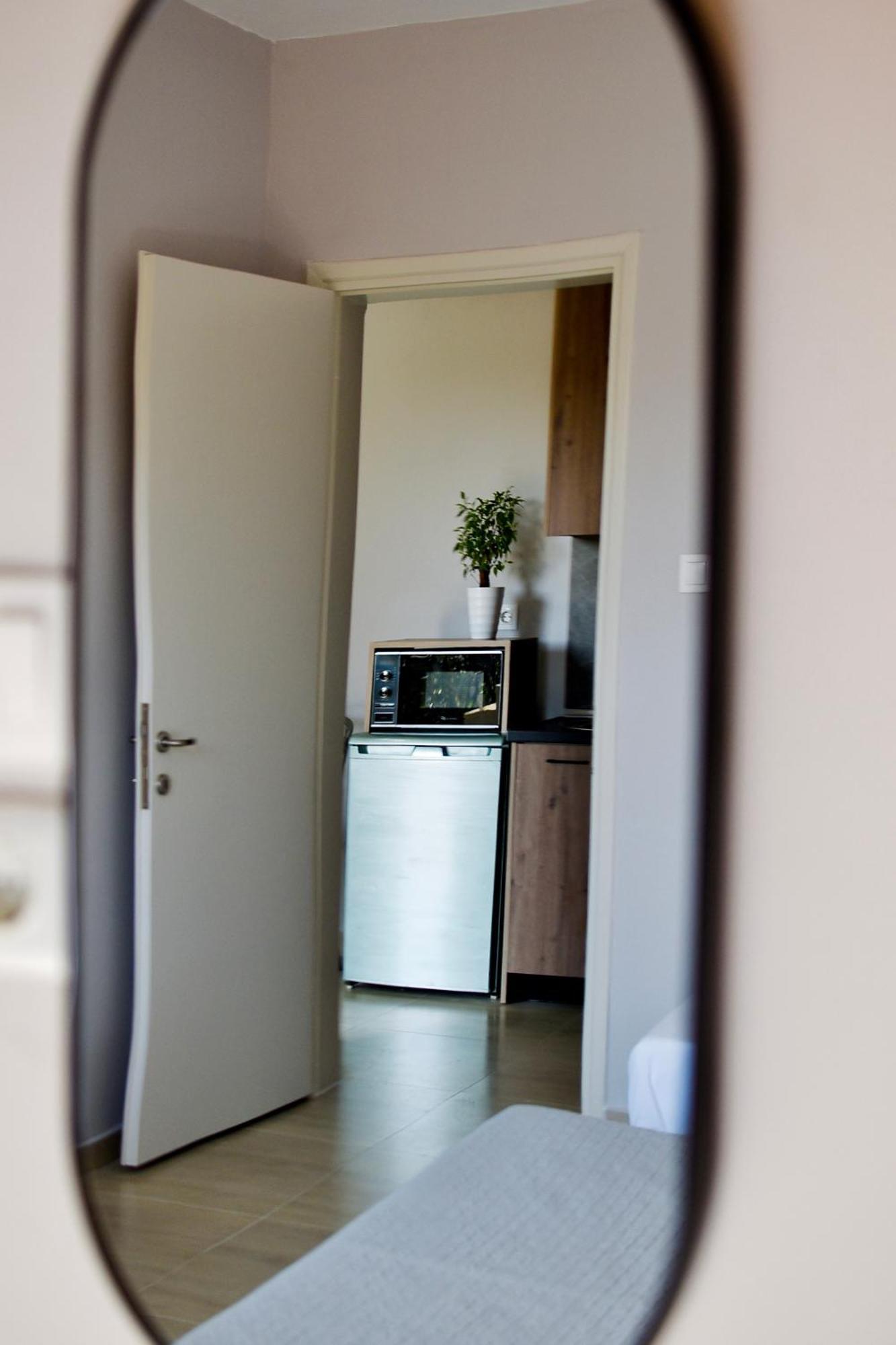 Room Nine 9 Beachfront Apartments Nea Kallikrateia Exterior foto